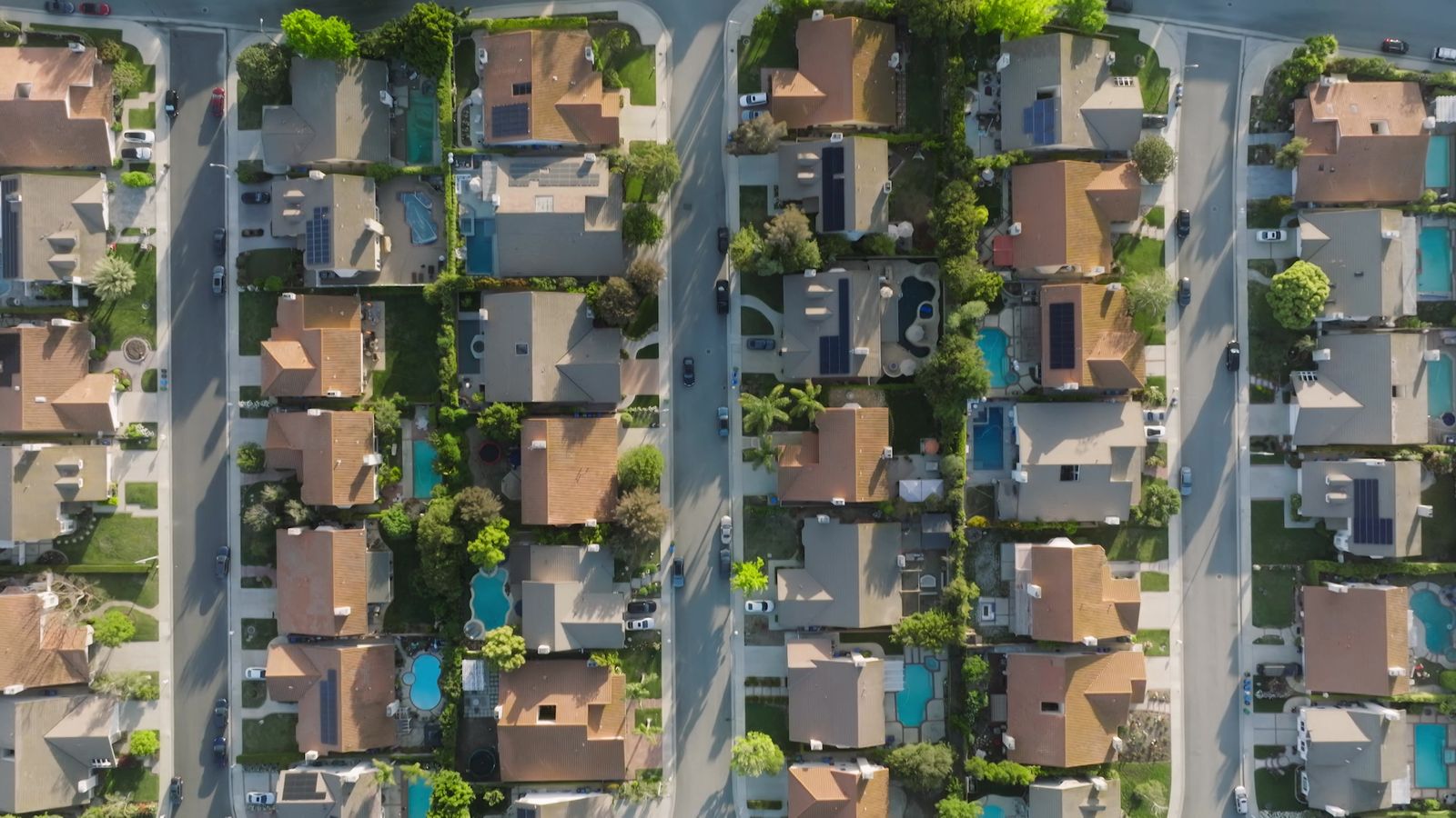 Vue aérienne par drone d'un quartier résidentiel