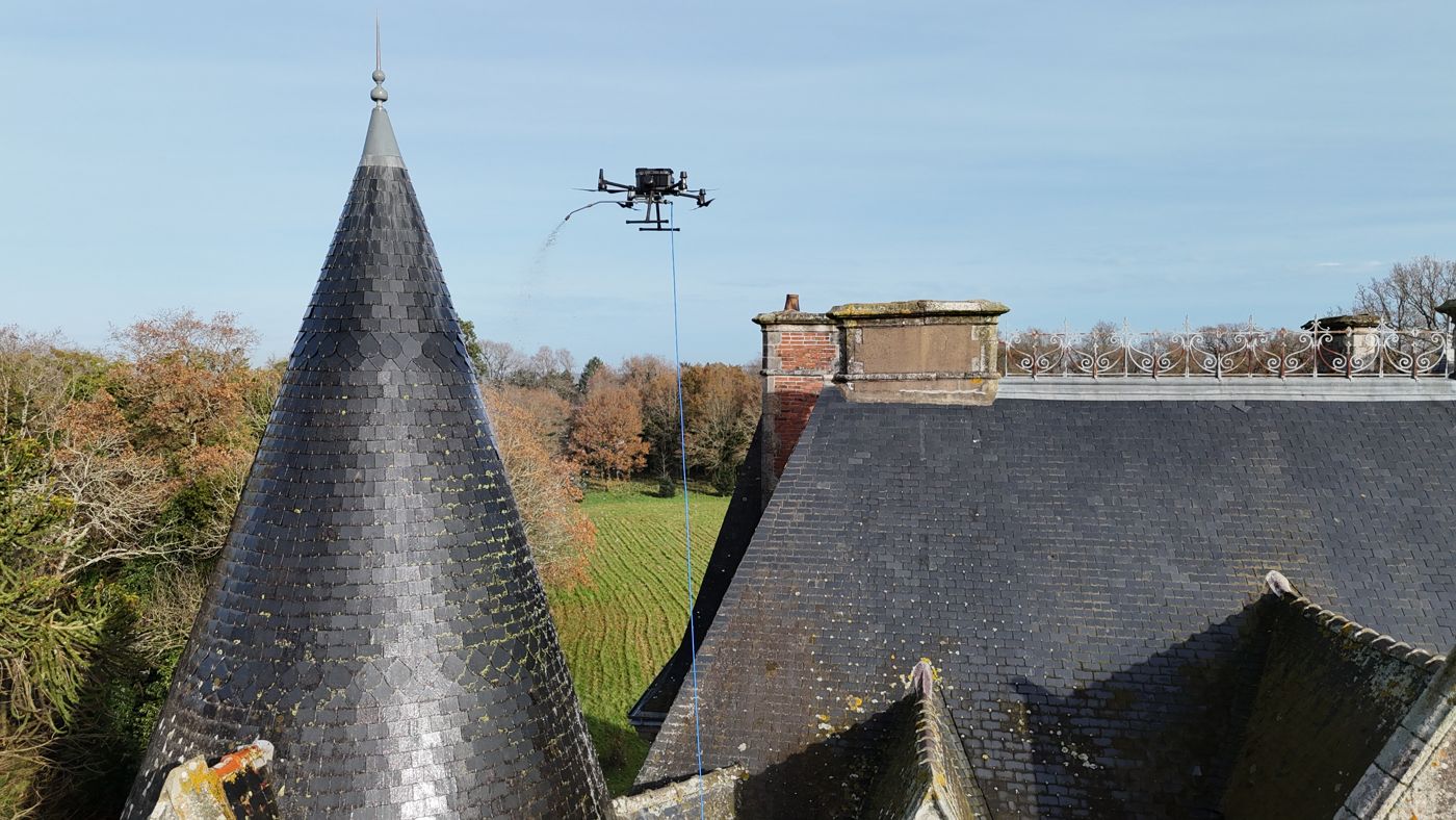 Les atouts du traitement de toiture et façade par drone