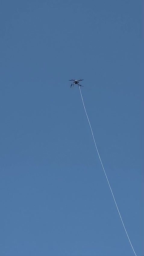 Drone ALR Drones en vol tractant un filin lors d'une intervention à Fégréac (44)